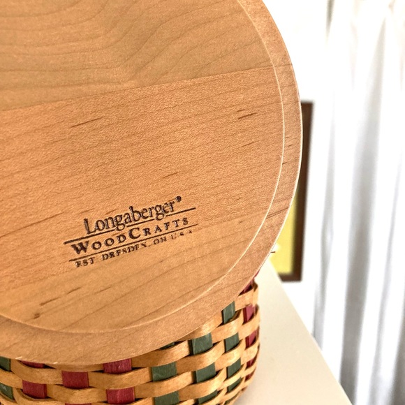 Signed 2003 LONGABERGER Caroling Basket w/ Woodcrafts Lid - Picture 8 of 10